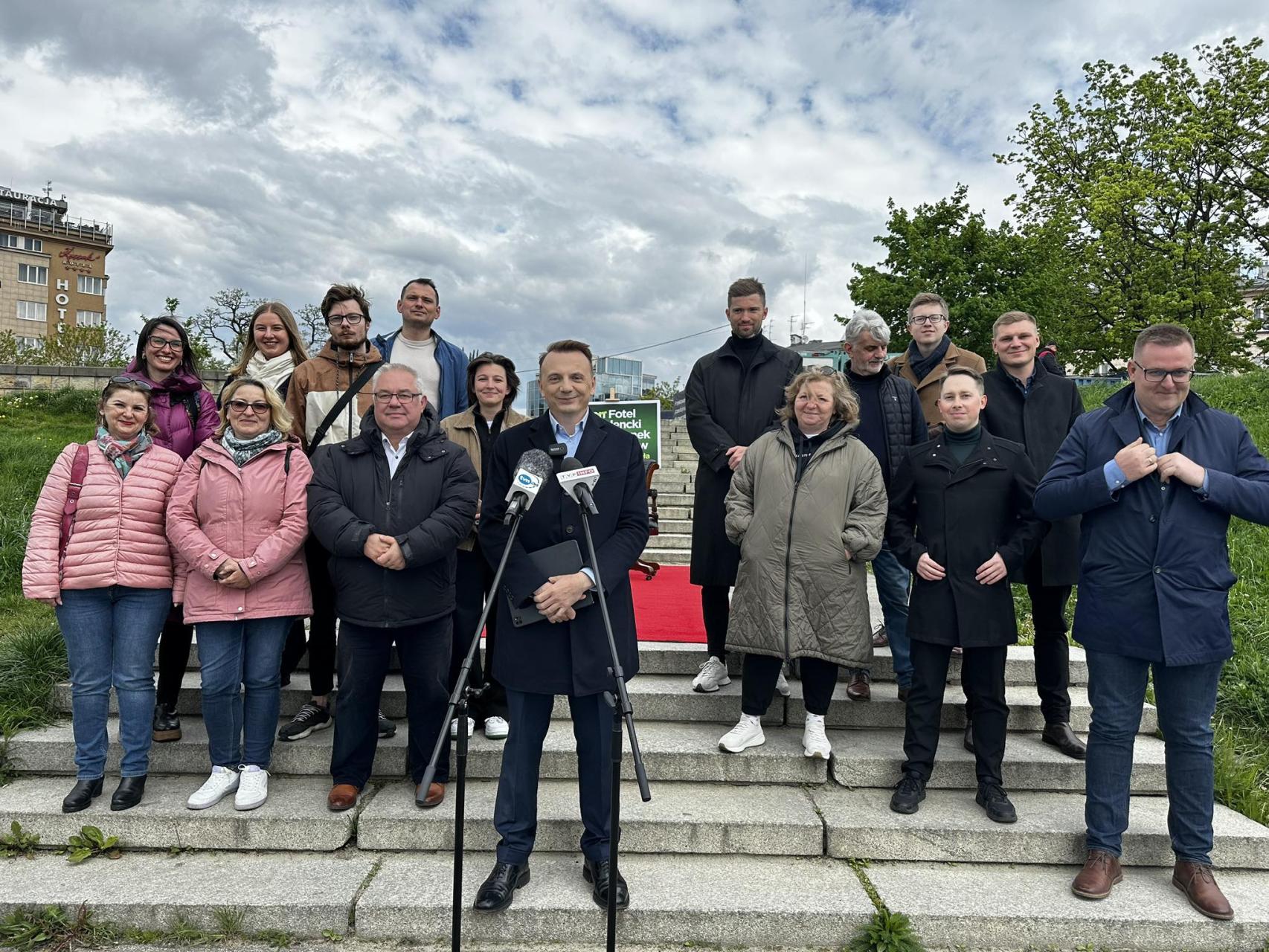 Ukasz Giba A Bitwa O Fotel Prezydenta Miasta Rozegra Si O Kilkaset