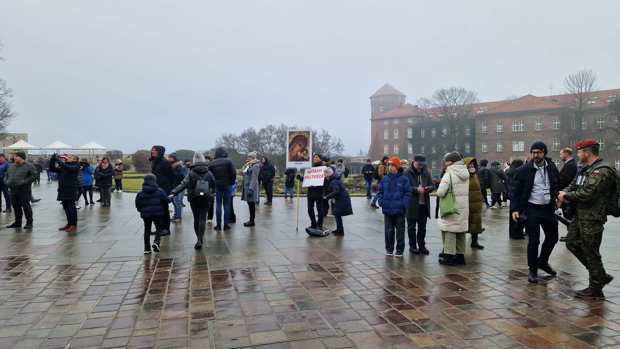 m_FnIWGh.jpg (156 KB)