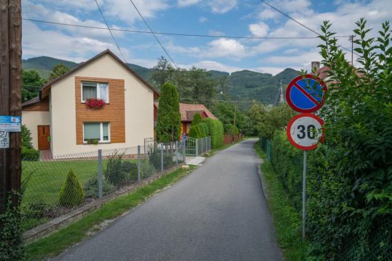 Progi zwalniające podzieliły mieszkańców maleńkiej wsi Rytro na Sądecczyźnie