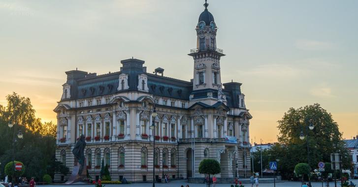 Zmieni się nie tylko elewacja, ale także wnętrze. Sądecki ratusz zostanie wyremontowany