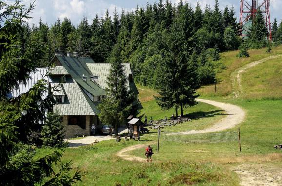 W czasie upałów zabierzmy wodę na górskie wędrówki – radzi krynickie GOPR