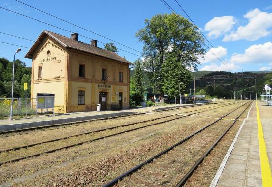 Zabytkowe dworce kolejowe w Dolinie Popradu będą ładniejsze i bardziej funkcjonalne