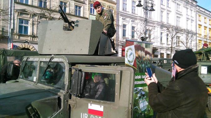 Na Rynku Głównym odbył się wielki piknik wojskowy w ramach powitania wojsk NATO w Polsce