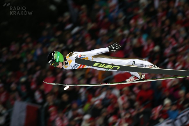 Zakopane, 24.01.2016. Słoweniec Peter Prevc w 1 serii indywidualnego konkursu Pucharu Świata w skokach narciarskich na Wielkiej Krokwi,  PAP/Grzegorz Momot