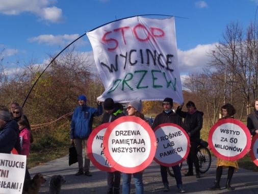 Mieszkańcy Krakowa protestowali przeciwko wycince drzew na terenie byłego obozu KL Plaszow