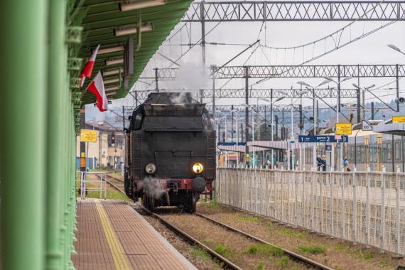 Zabytkowy pociąg wolności przemierza dziś Sądecczyznę i Podhale