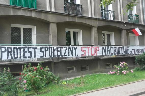 Krakowscy radni chcą rozstrzygnąć spór ws. budynku na osiedlu Teatralnym