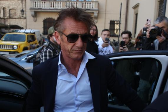 Sean Penn podpisał umowę z miastem Kraków ws. pomocy uchodźcom