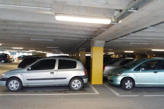 Powoli odbudowuje się frekwencja na parkingu Park&Ride koło tarnowskiego dworca kolejowego