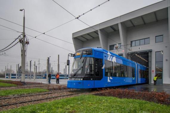 Pierwsze nowe tramwaje Lajkonik II wyjechały na krakowskie tory