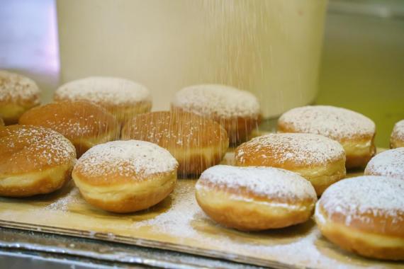 Jak usmażyć idealne pączki? Podstawa to produkty dobrej jakości