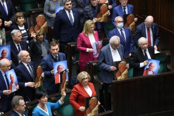 Sejm za uchwałą ws. obrony dobrego imienia św. Jana Pawła II