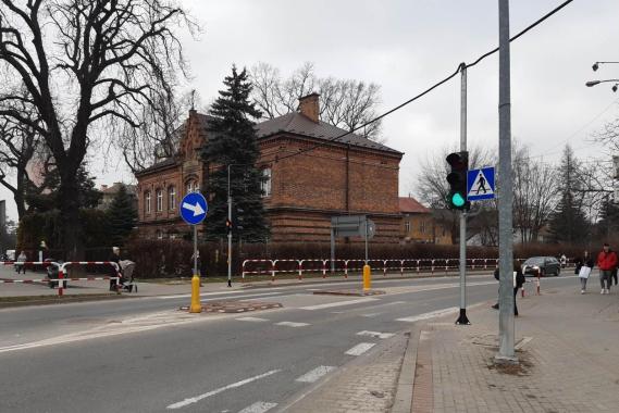 Sygnalizacja świetlna w centrum Tarnowa usprawniła ruch aut. Teraz skarżą się piesi