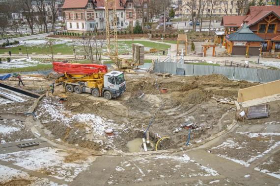 W Krynicy powstaje amfiteatr na ponad tysiąc miejsc. ZDJĘCIA