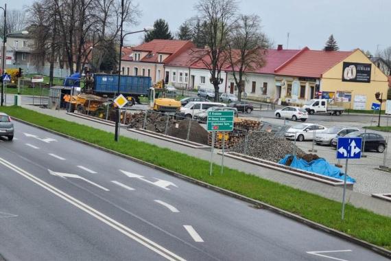 Rozpoczęła się rewitalizacja Rynku w Wojniczu oraz plant. Są utrudnienia