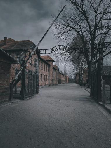 Muzeum Auschwitz: powstał multibook pomagający podsumować wizytę w Miejscu Pamięci