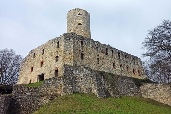 Wielkimi krokami zbliża się wyczekiwane od dawna otwarcie Zamku Lipowiec w Babicach