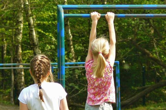 Prace przy budowie Rodzinnego Parku Rekreacji nad potokiem Szczawnik w Muszynie przekroczyły półmetek