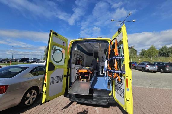 Nowy ambulans dla nowotarskiego szpitala