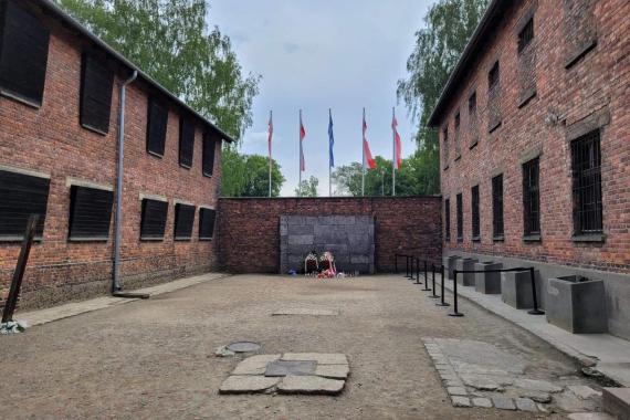 Polacy upamiętnili Żydówki, ofiary masakry w podobozie Auschwitz