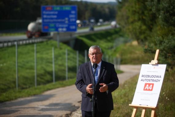 Minister infrastruktury podpisał programy inwestycji dla rozbudowy odcinka A4 Kraków - Katowice