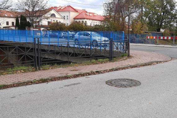 Tarnów: nowe barierki na wiadukcie nad Wątokiem stwarzają niebezpieczeństwo?