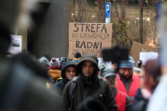 Protest przed Urzędem Miasta Krakowa w spawie Strefy Czystego Transportu