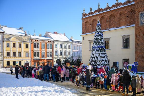 Dzieci z tarnowskich przedszkoli ozdobiły choinki. Jest cudnie!