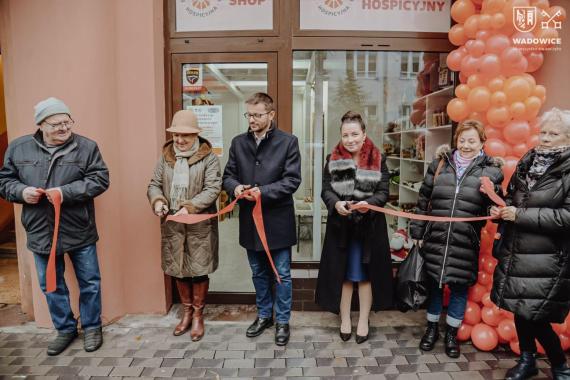 W Wadowicach otwarto pierwszy w Małopolsce sklepik hospicyjny