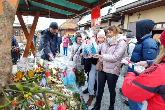 Nowy Sącz: blisko 60 stoisk na jarmarku bożonarodzeniowym w Miasteczku Galicyjskim