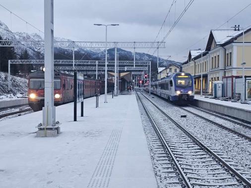 Zakopane: na odnowiony dworzec wjechały pierwsze pociągi