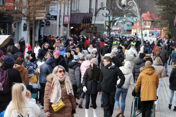 Ponad 200 tysięcy turystów spędziło sylwestrowo-noworoczny weekend na Podhalu. Nie było spokojnie