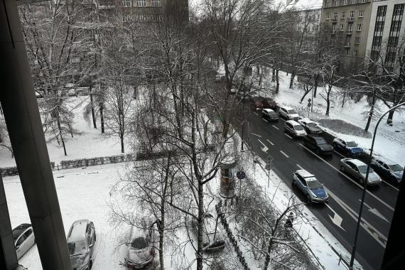 Kraków: spadło kilkanście centrymetrów śniegu, ale ulice są przejezdne