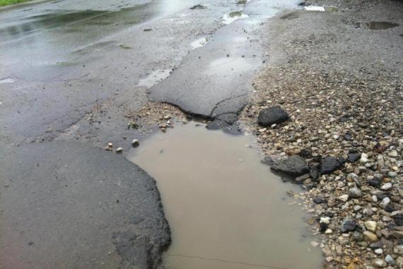 Na tarnowskich ulicach trwa gorączkowa akcja łatania dziur. Kierowcy zgłaszają uszkodzone samochody