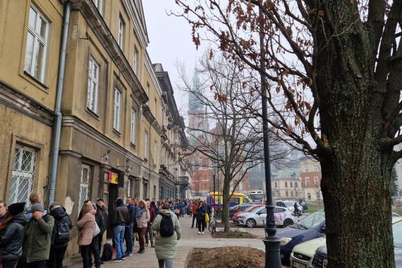 Ogromne kolejki do złożenia wniosku na 