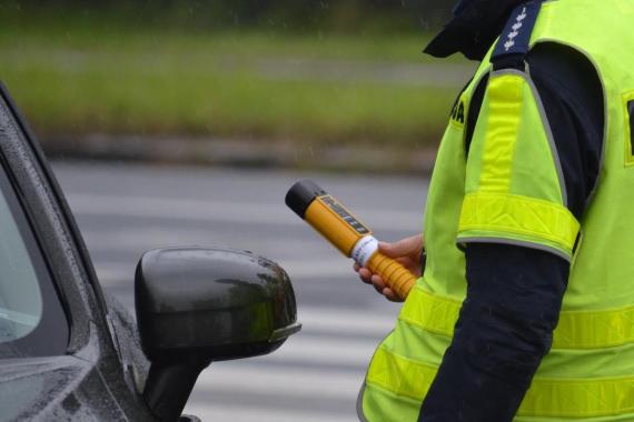 Zakopane: Pierwszy pijany kierowca stracił samochód. Nie miał prawa jazdy, przejechał rondo pod prąd