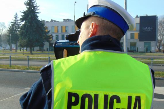 W okresie świąt na drogi wyjedzie więcej policyjnych patroli