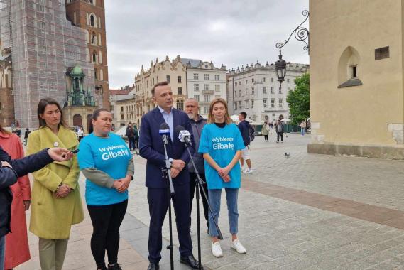 Łukasz Gibała: rozproszenie turystyki pozwoli oddać Stare Miasto mieszkańcom Krakowa