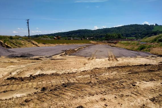 Powoli kończy się budowa obwodnicy Brzeska. Kiedy pojadą nią kierowcy? Nie wiadomo