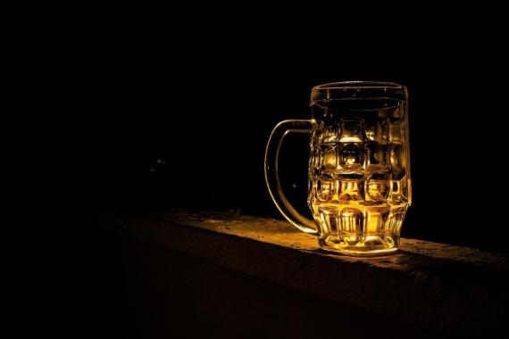 Jak pije krakowianin? Więcej słabszych alkoholi, jest też mniej awanturujący się