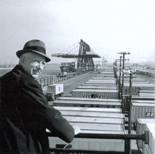 Malcolm McLean w porcie Newark 1957 r. (fot. Maersk Line/Wikipedia) 