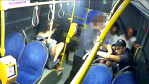 Pobili mężczyznę w autobusie.  Policja prosi o pomoc w identyfikacji