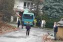 Autobus wjechał w dom, wcześniej uszkodził 6 aut i inny budynek