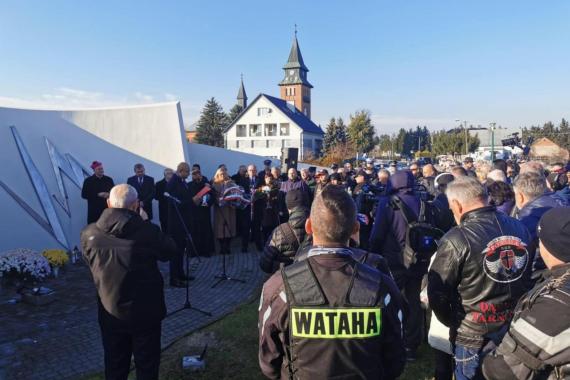 Rodziny ofiar wypadków drogowych przyjechały pod Tarnów