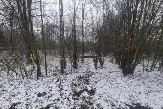 Kilkumetrowy lej znów pojawił się w Bolesławiu. ZDJĘCIA