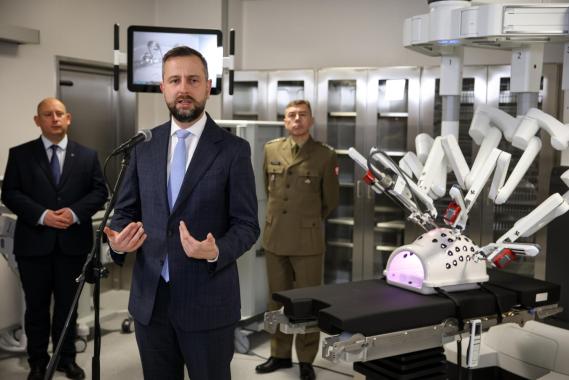 Nowy sprzęt w Szpitalu Wojskowym w Krakowie: robot pomoże w operacjach nowotworów