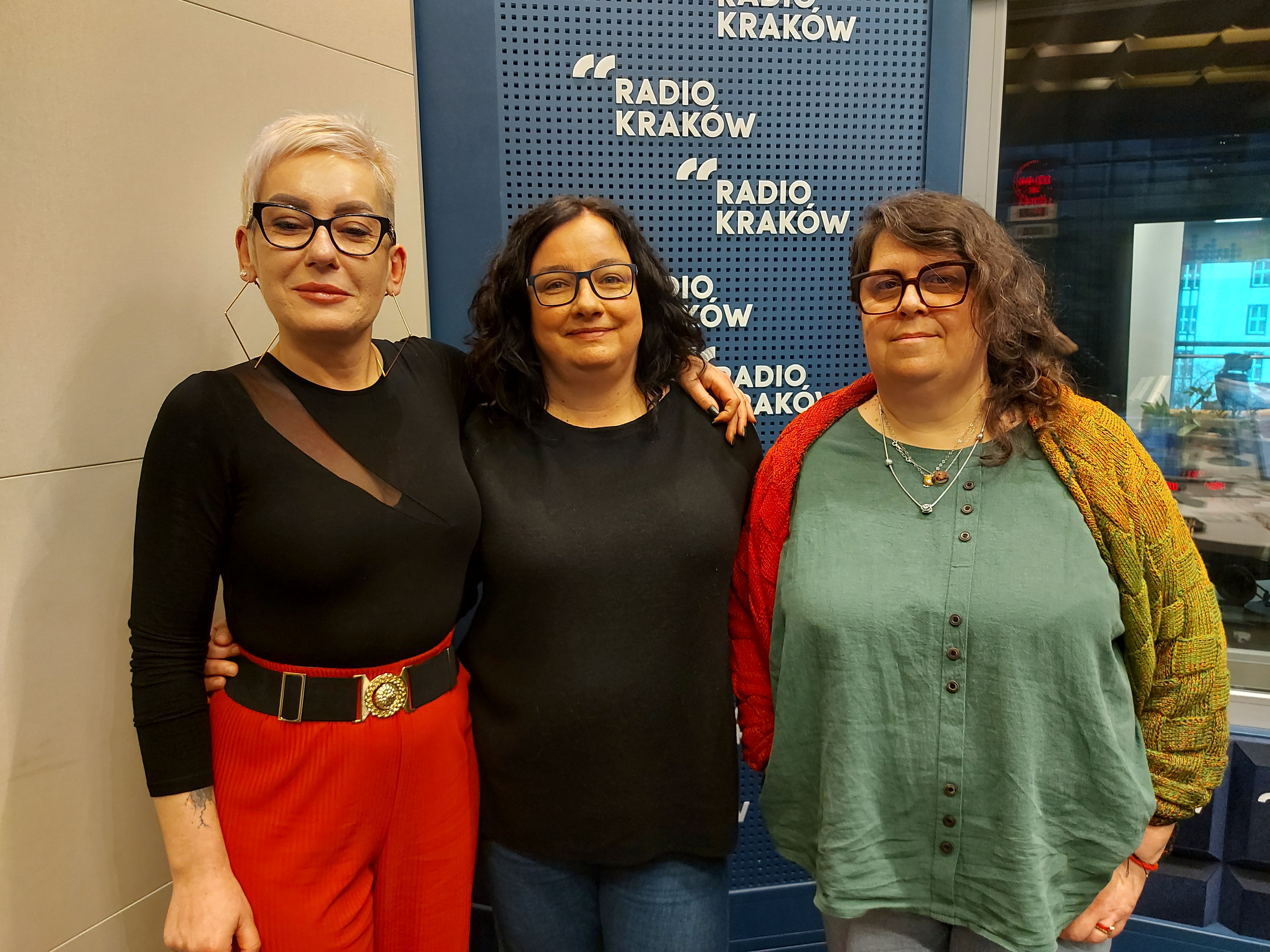 Katarzyna Kapelak-Legut, Marzena Pietruszka i Elżbieta Matusiak w studiu Radia Kraków, fot. Sylwia Paszkowska