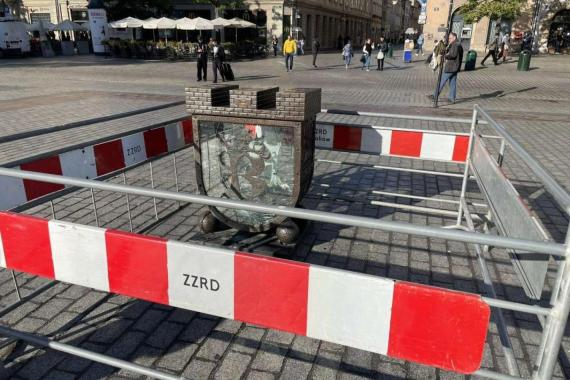 Cześć skarbonko! Na Rynek Główny wrócił jeden z symboli Krakowa