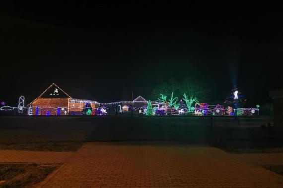 Niewiarygodna, prywatna świąteczna iluminacja koło Tarnowa. Tysiące osób chcą ją zobaczyć