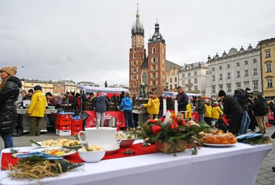 20 tysięcy porcji potraw wigilijnych czeka na potrzebujących w Krakowie